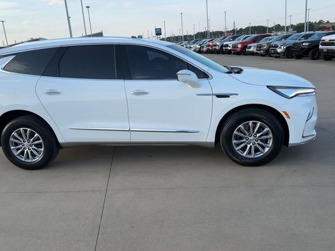 Used 2024 Buick Enclave Premium image 2