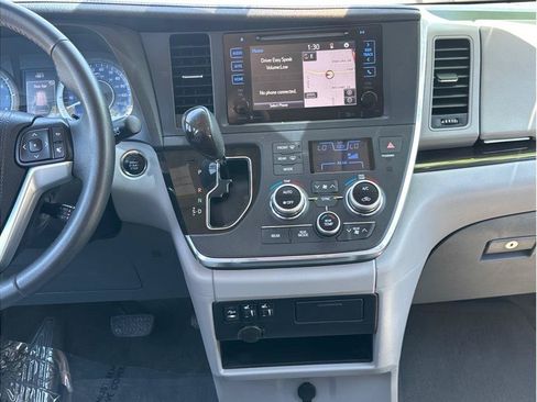 Used 2015 Toyota Sienna XLE w/ XLE Navigation Package FWD image 17