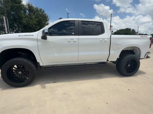 Used 2023 Chevrolet Silverado 1500 LT AWD/4WD image 5