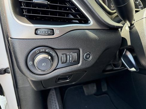 Used 2021 Jeep Cherokee Latitude Lux w/ Comfort/Convenience Group AWD/4WD image 18