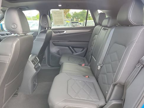Used 2024 Volkswagen Atlas Cross Sport SE FWD image 8