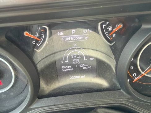 Used 2025 Jeep Wrangler Unlimited Sport AWD/4WD image 10
