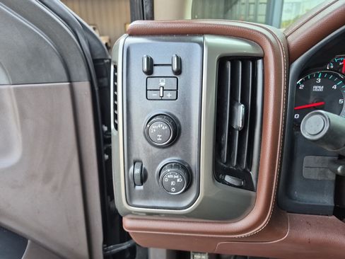 Used 2018 Chevrolet Silverado 1500 High Country AWD/4WD image 22
