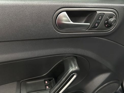 Used 2018 Volkswagen Beetle 2.0T SE image 18