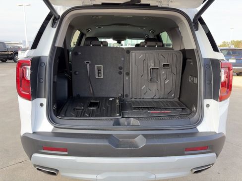 Used 2023 GMC Acadia SLE w/ Driver Convenience Package image 8