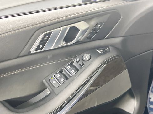 Used 2021 BMW X5 xDrive40i w/ M Sport Package image 18