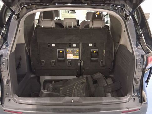 Used 2022 Toyota Sienna LE image 12