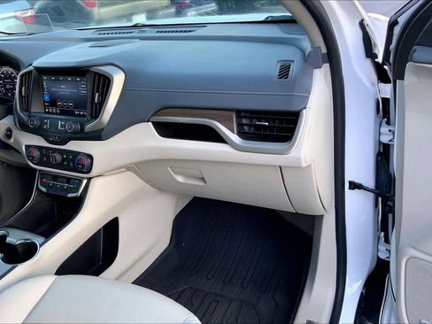 Used 2022 GMC Terrain Denali w/ Denali Premium Package image 17