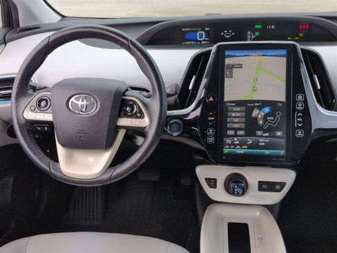 Used 2018 Toyota Prius Four w/ Advanced Technology Package FWD image 32