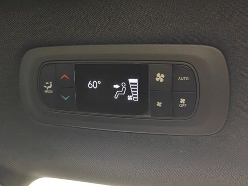 Used 2023 Chrysler Pacifica Touring FWD image 27
