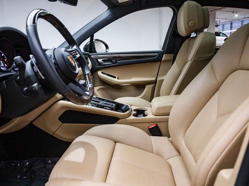 Certified 2025 Porsche Macan image 22