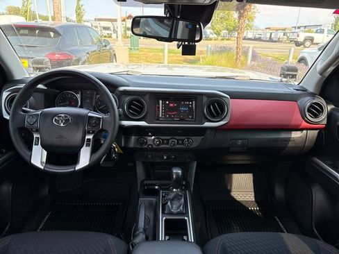 Used 2020 Toyota Tacoma SR5 AWD/4WD image 26