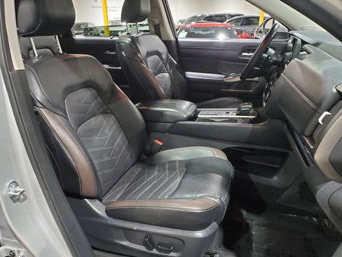 Used 2022 Nissan Pathfinder Platinum w/ Cargo Package FWD image 13
