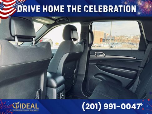 Used 2017 Jeep Grand Cherokee Laredo w/ Quick Order Package 23E AWD/4WD image 25