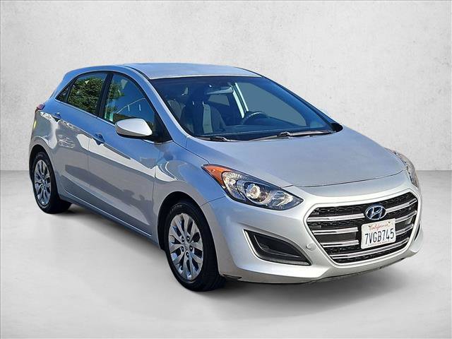 Used 2017 Hyundai Elantra GT FWD image 3