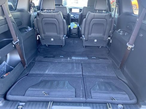 Used 2024 Chrysler Pacifica Limited w/ S Appearance Package image 27