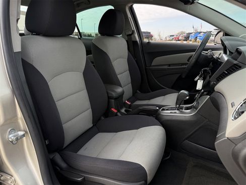 Used 2014 Chevrolet Cruze LS image 25