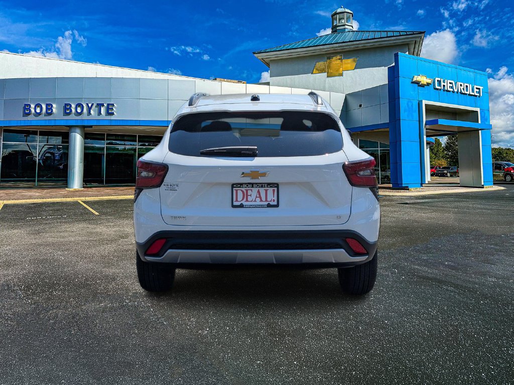 New 2026 Chevrolet Trax LT w/ LT Convenience Package FWD image 4