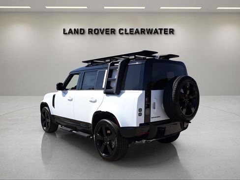 New 2026 Land Rover Defender 110 X-Dynamic SE image 3