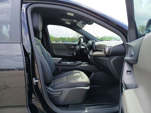 Used 2025 Chevrolet Equinox LT w/ Convenience Package II image 30