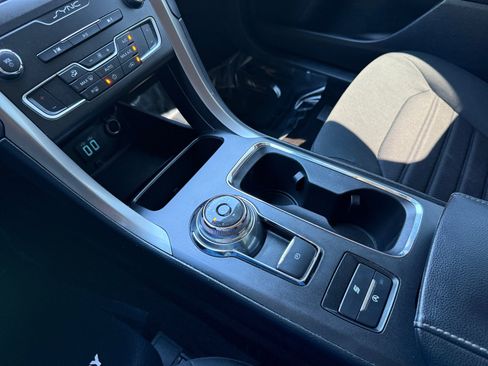 Used 2020 Ford Fusion SE FWD image 13