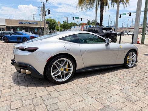 Used 2022 Ferrari Roma RWD image 10