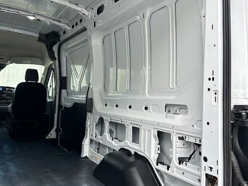 Used 2025 Ford Transit 250 148 Medium Roof RWD image 22