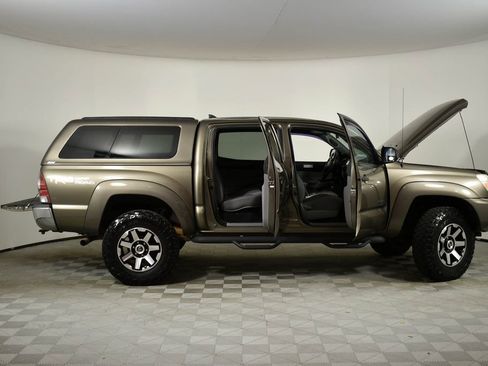 Used 2015 Toyota Tacoma 4x4 Double Cab w/ TRD Off-Road Package image 7