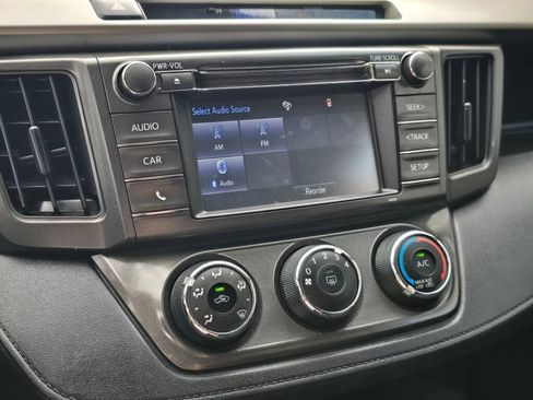 Used 2015 Toyota RAV4 LE AWD/4WD image 24