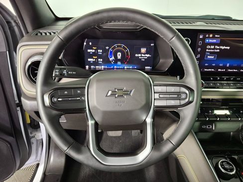 Used 2024 Chevrolet Colorado ZR2 w/ Technology Package image 12