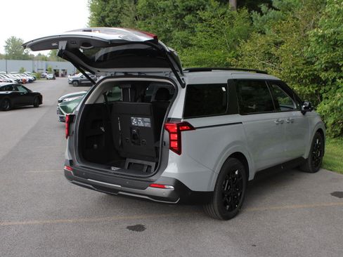 New 2027 Kia Carnival SX w/ Dark Edition Package FWD image 7