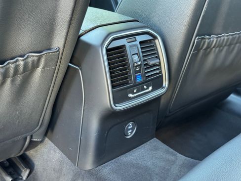 Used 2020 Porsche Macan image 45