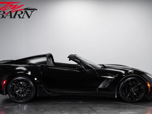 Used 2015 Chevrolet Corvette Z06 w/ 2LZ Preferred Equipment Group RWD image 6