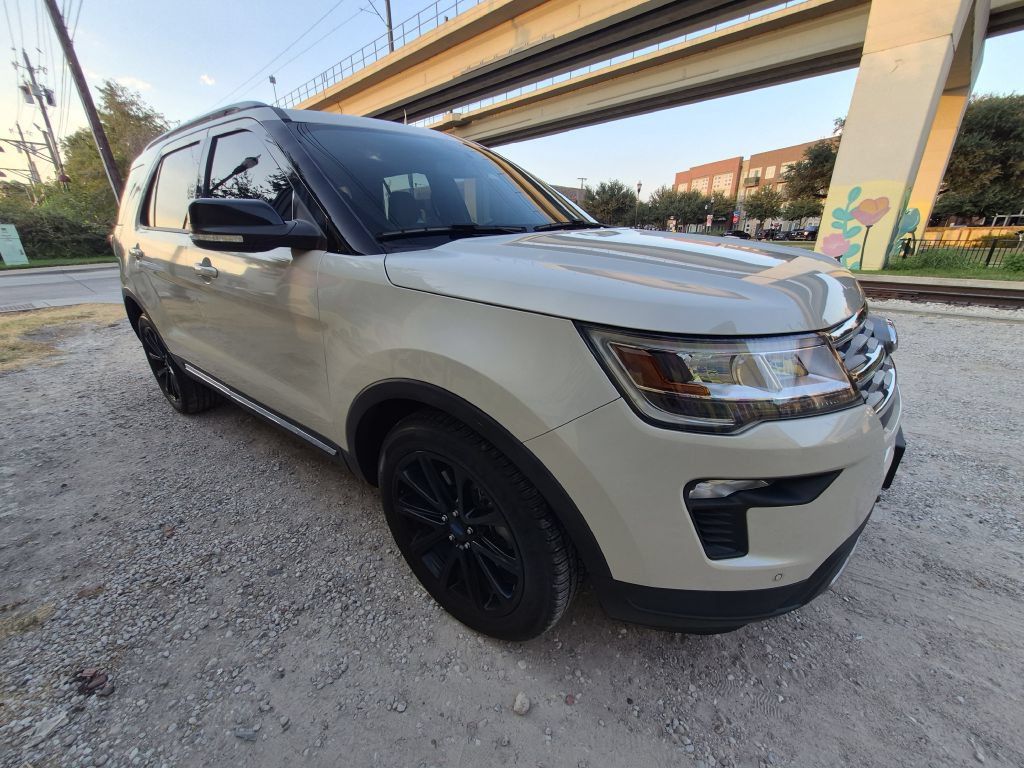 Used 2018 Ford Explorer XLT w/ Equipment Group 202A FWD image 5