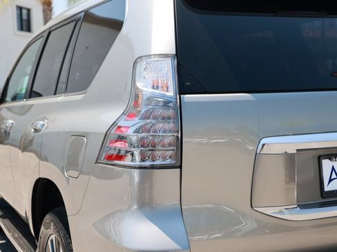 Used 2023 Lexus GX 460 Luxury w/ Off Road Package AWD/4WD image 13