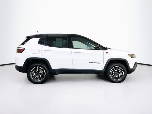 Used 2025 Jeep Compass Trailhawk image 10