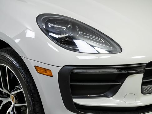 Certified 2023 Porsche Macan AWD/4WD image 36