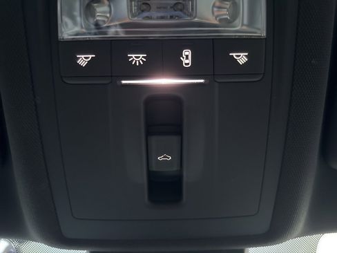 Used 2017 Audi A3 e-tron Prestige image 42