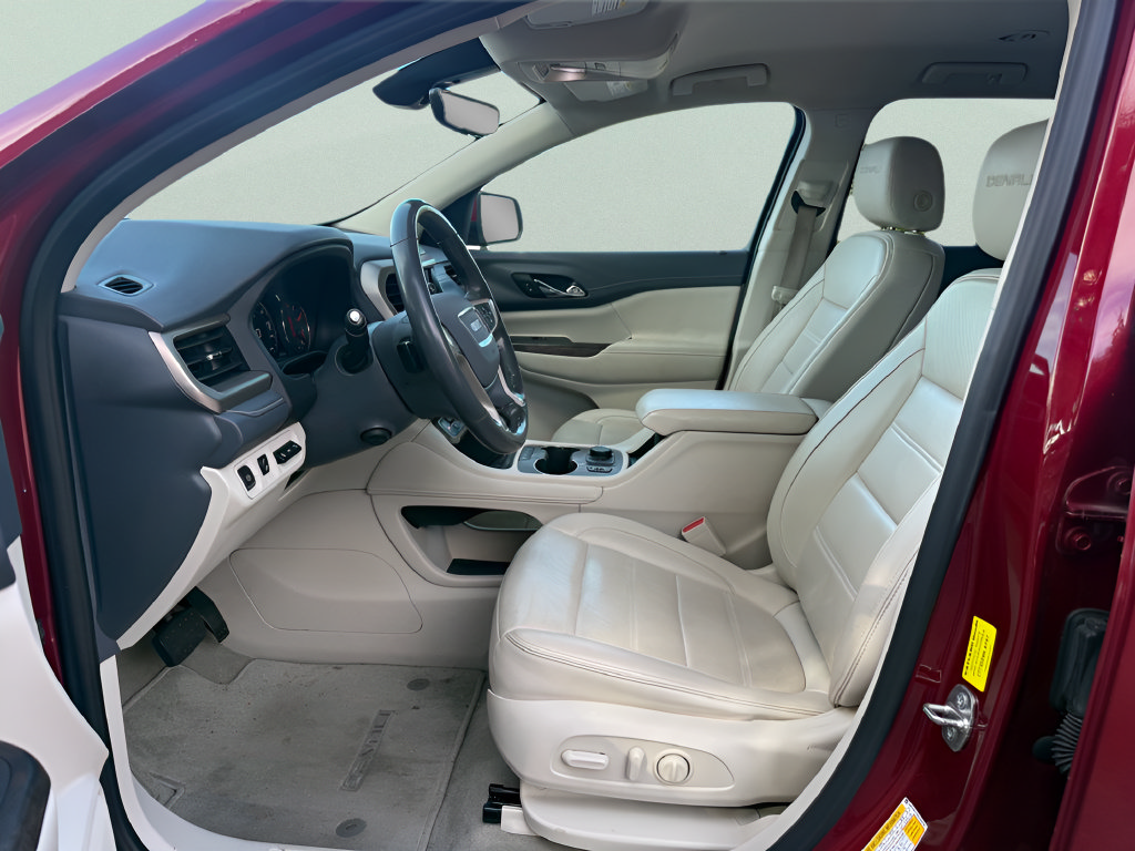 Used 2020 GMC Acadia Denali w/ Technology Package FWD image 9