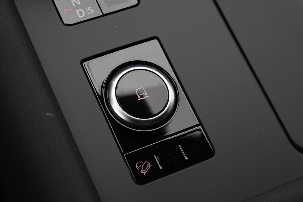 New 2026 Land Rover Discovery Limited Edition AWD/4WD image 25
