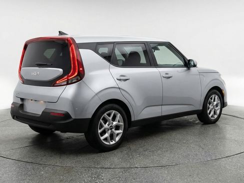 Used 2025 Kia Soul FWD image 9