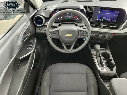 Used 2024 Chevrolet Trax LS w/ LS Convenience Package image 26