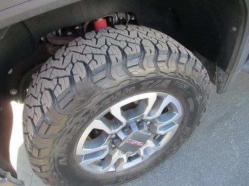 Used 2022 GMC Sierra 2500 AT4 w/ AT4 Preferred Package image 14