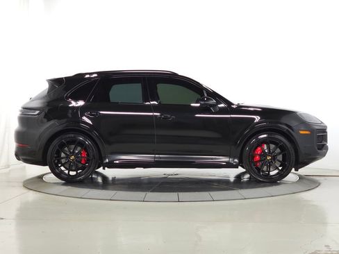 Used 2025 Porsche Cayenne GTS AWD/4WD image 9