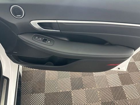Used 2025 Hyundai Sonata Limited FWD image 21