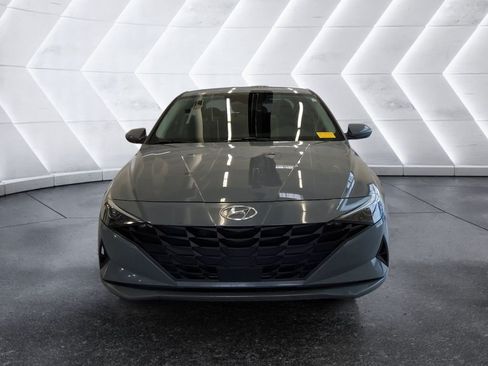 Used 2022 Hyundai Elantra SEL w/ Convenience Package FWD image 2