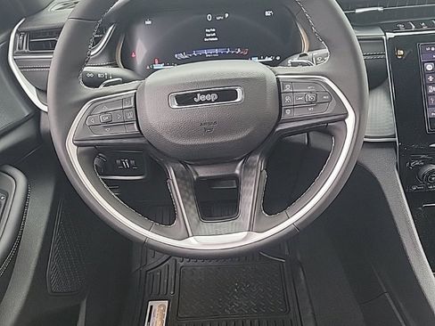 New 2025 Jeep Grand Cherokee L Altitude image 18