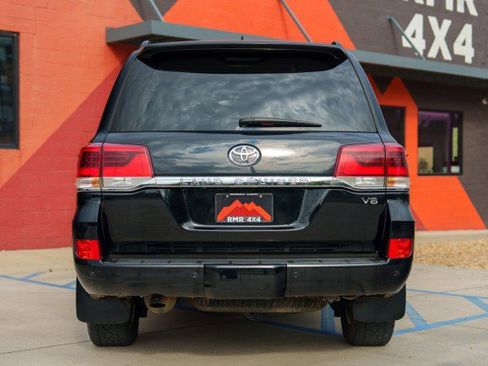 Used 2017 Toyota Land Cruiser image 6