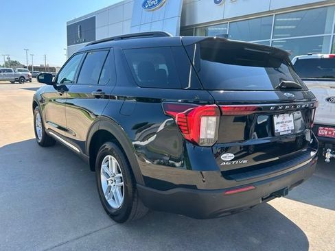 Used 2025 Ford Explorer Active AWD/4WD image 8