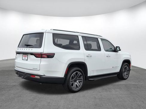 Used 2022 Jeep Wagoneer Series III RWD image 4